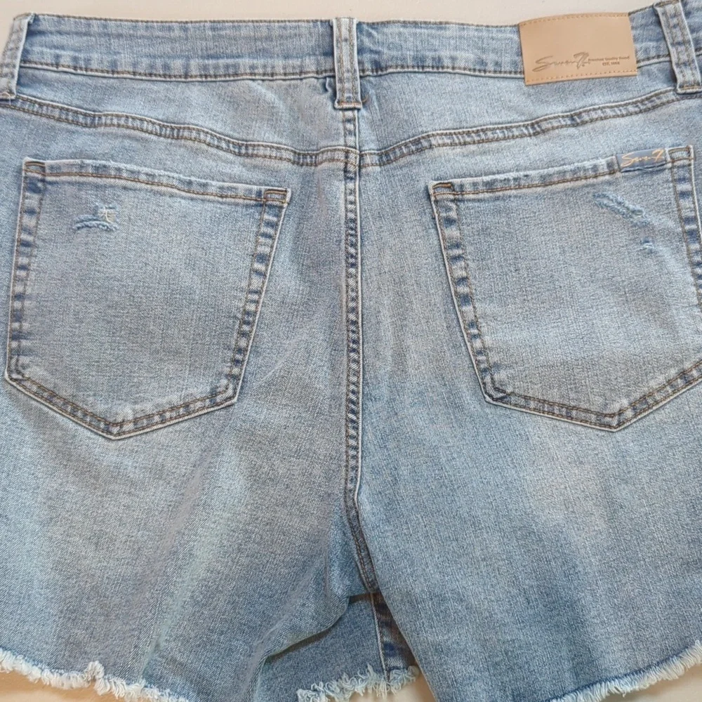 Seven7, Weekend Shorts, Light wash Jeans. Sz 14 - Picture 10 of 10